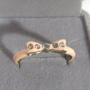 PINK ENAMEL BOW RING SIZE 10 EXCEL CONDITION  SUPER CUTE BETSEY JOHNSON